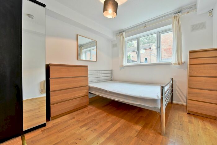 1 Bedroom Flat To Rent In Ambassador Square, Docklands, Canary Wharf, Isle Of Dogs, E14
