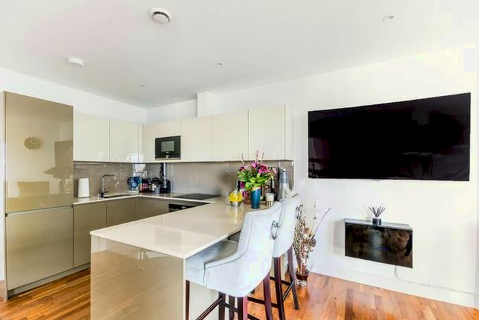 2 Bedroom Flat To Rent In Trafalgar House, Battersea Reach, Wandsworth Town, London, SW18