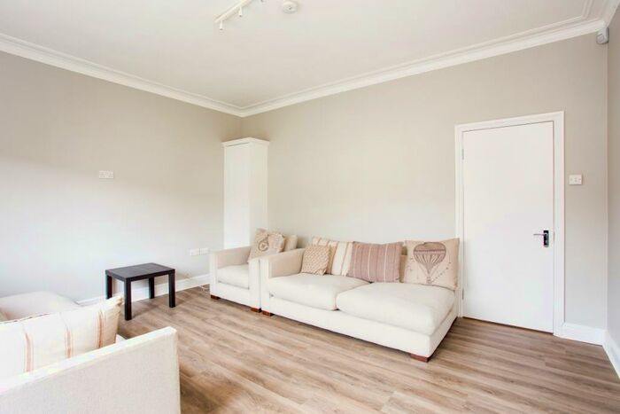 2 Bedroom Flat To Rent In Brighton Road Purley, CR8