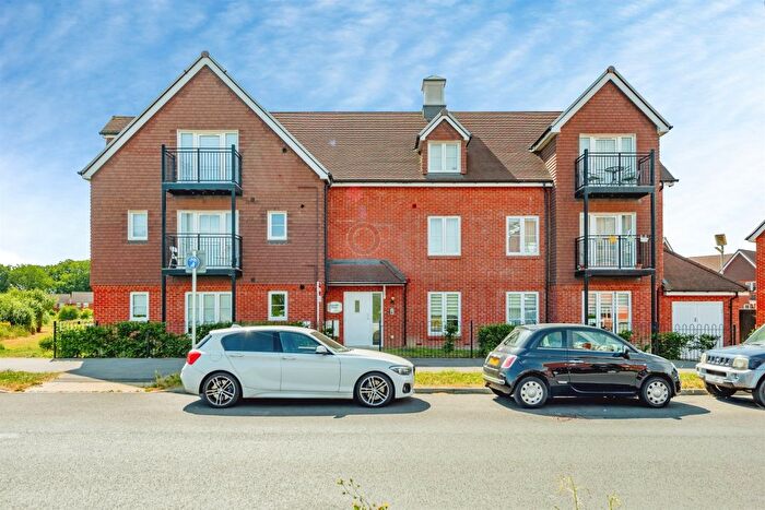 2 Bedroom Flat For Sale In Hoadley Road, Horley, RH6