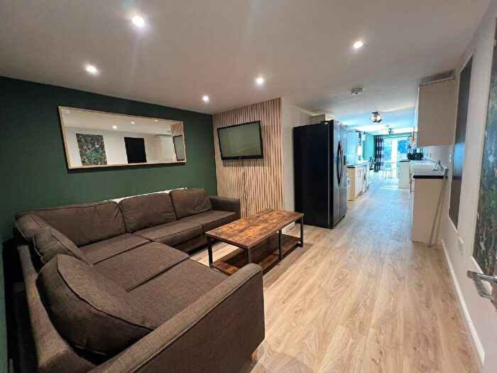 6 Bedroom House To Rent In Hubert Road, Selly Oak, Birmingham, West Midlands, B29