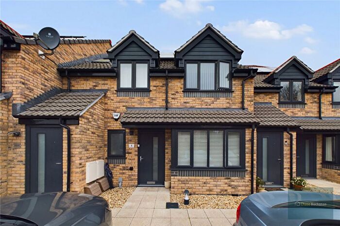 2 Bedroom Flat To Rent In Birchwood Close, Bristol, BS16