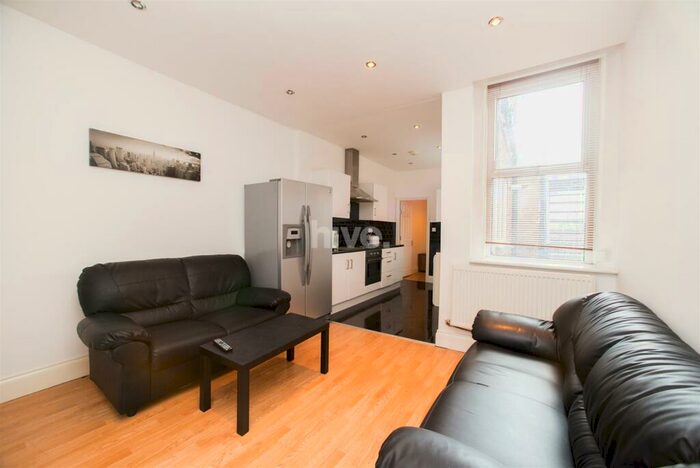3 Bedroom Flat To Rent In Stratford Road, Heaton, Newcastle Upon Tyne, NE6
