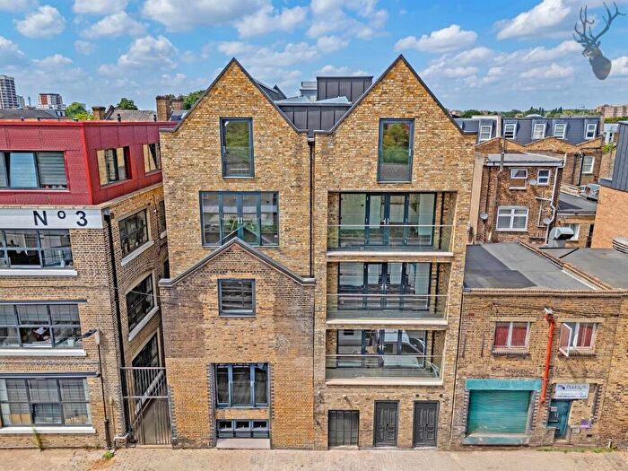 2 Bedroom Penthouse To Rent In Glebe Road, Dalston, E8