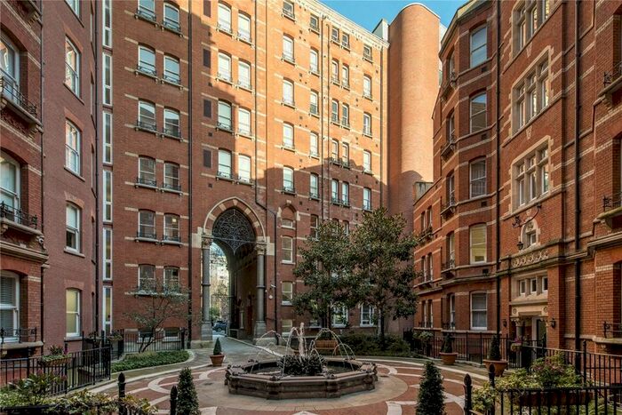 3 Bedroom Flat To Rent In Victoria Street, London, SW1H