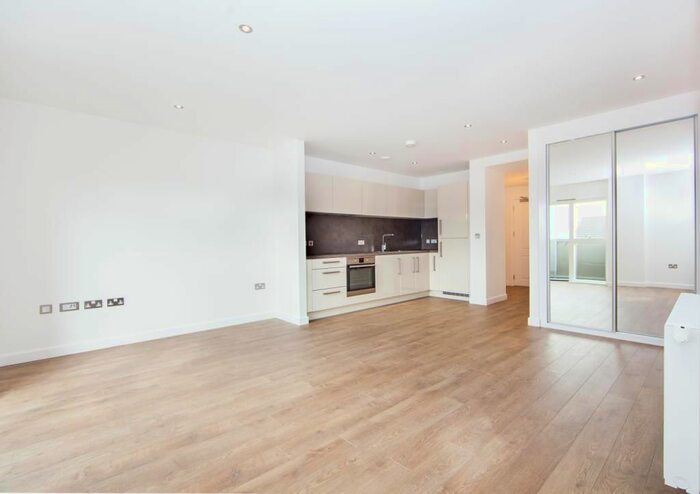 1 Bedroom Flat To Rent In Greenaway Apartments, Bedford Road, London, SW4
