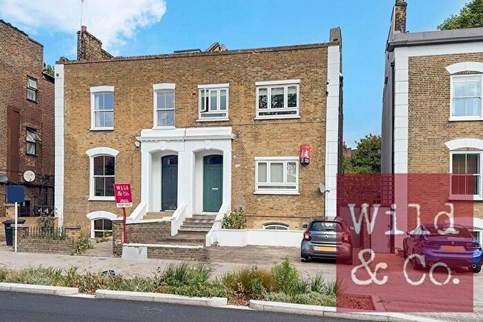 Studio For Sale In Amhurst Road, Hackney, E8