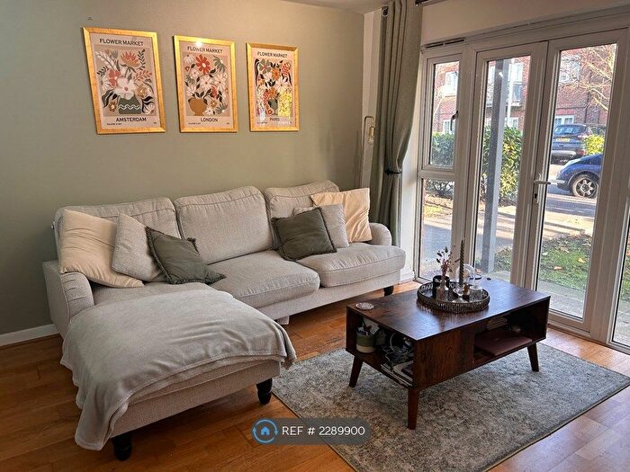 2 Bedroom Flat To Rent In Damson House, London, SW16