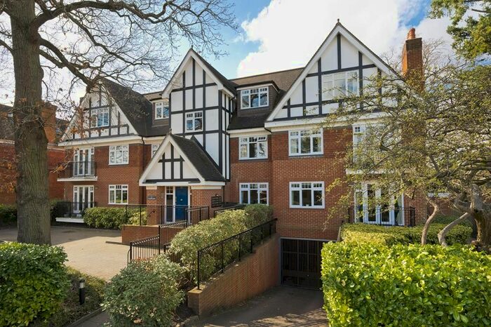 2 Bedroom Flat To Rent In The Brecons, Woodland Grove, KT13