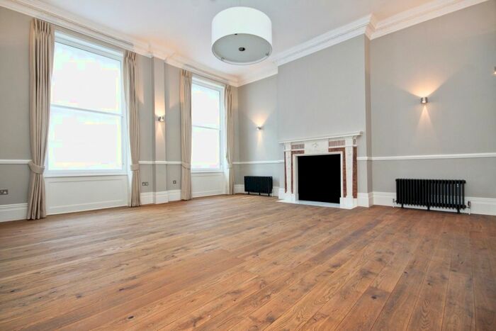 3 Bedroom Flat To Rent In Gloucester Place, London, W1U