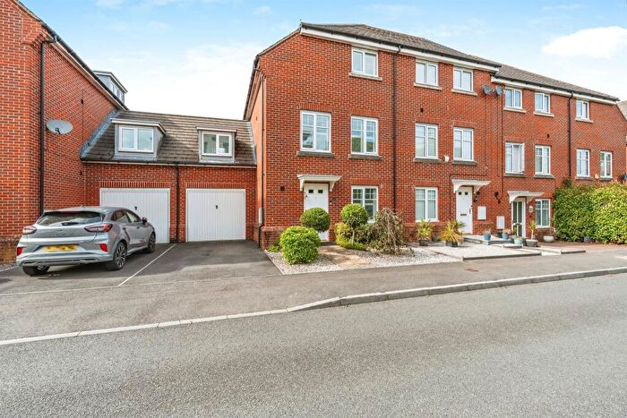4 Bedroom Terraced House For Sale In Thomas Road, North Baddesley, Southampton, SO52