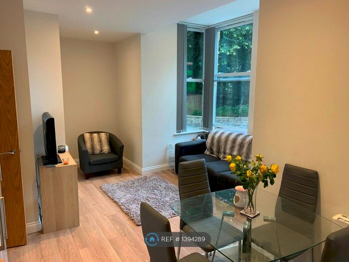 3 Bedroom Flat To Rent In Headingley Lane, Leeds, LS6