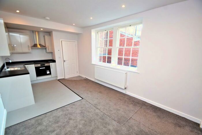 1 Bedroom Flat To Rent In Poole, BH15