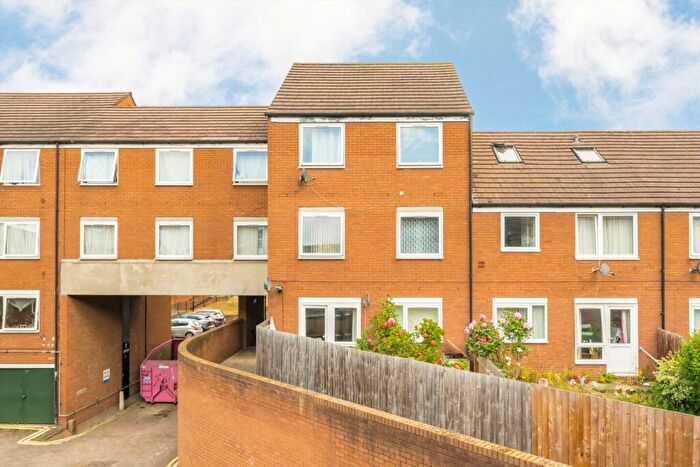 1 Bedroom Flat For Sale In Marsland Close, Kennington, SE17