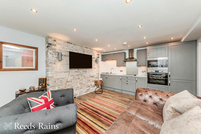 2 Bedroom Apartment For Sale In Bridge Street, Macclesfield, Cheshire, SK11