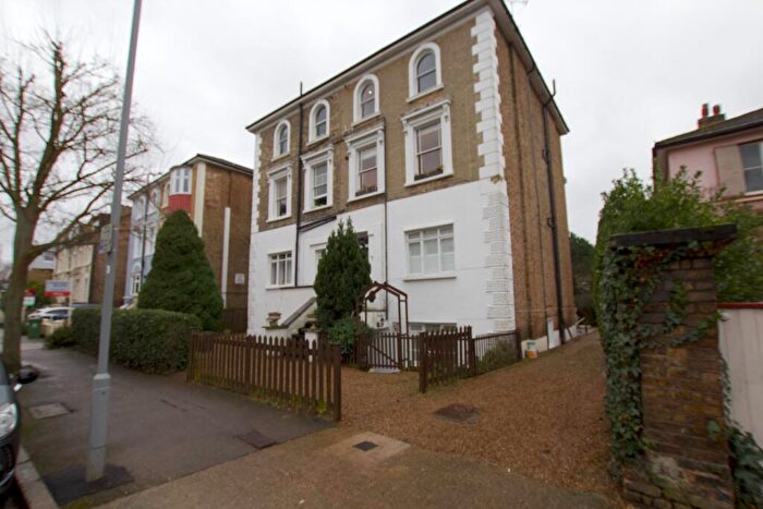 1 Bedroom Flat To Rent In St Leonards Road, Surbiton, London, KT6