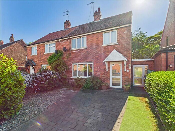 3 Bedroom Semi-Detached House For Sale In Plantation Drive, North Ferriby, HU14