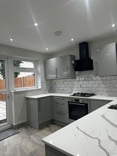 2 Bedroom Flat To Rent In Rosslyn Crescent, Harrow, HA1