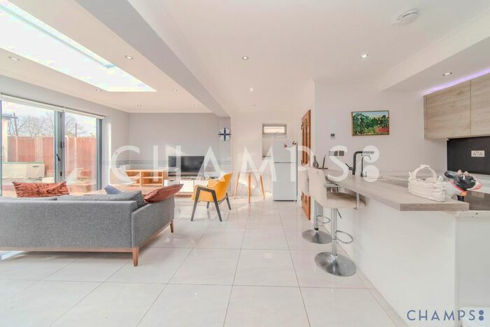 4 Bedroom End Of Terrace House To Rent In Barnes Avenue, London, SW13