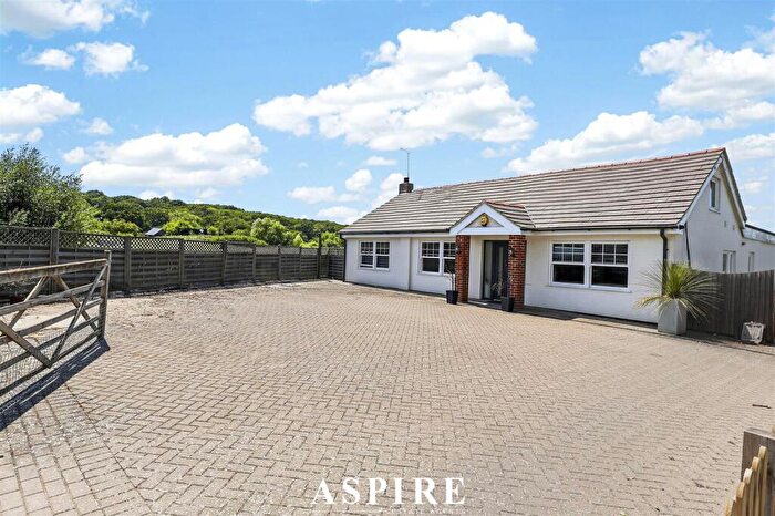 4 Bedroom Detached Bungalow For Sale In Murrels Lane, Hockley, SS5