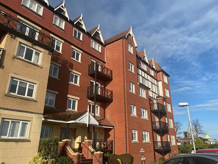 2 Bedroom Apartment To Rent In Rhos Promenade, Rhos On Sea, Colwyn Bay, LL28