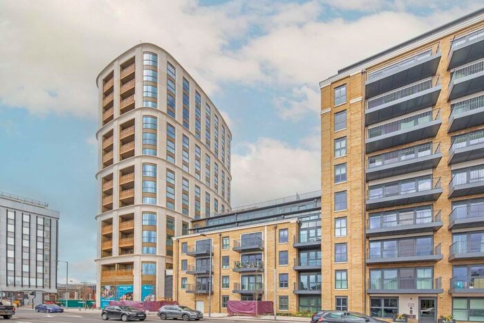 2 Bedroom Flat To Rent In Brook Street, Kingston Upon Thames, KT1