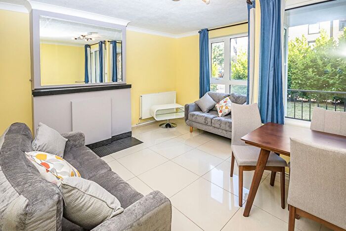 3 Bedroom Maisonette To Rent In Clarence Crescent, London, SW4
