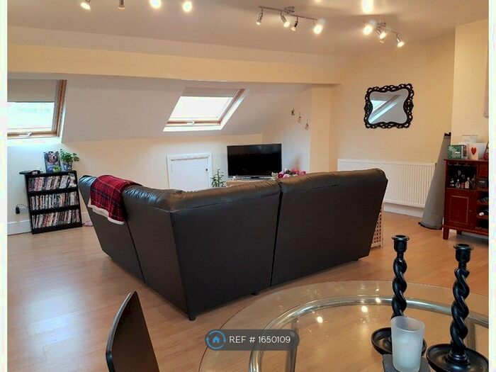 2 Bedroom Flat To Rent In Bennett Road, Leeds, LS6