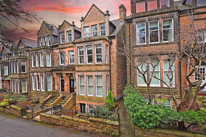 2 Bedroom Flat For Sale In Harlow Moor Drive, Harrogate, HG2