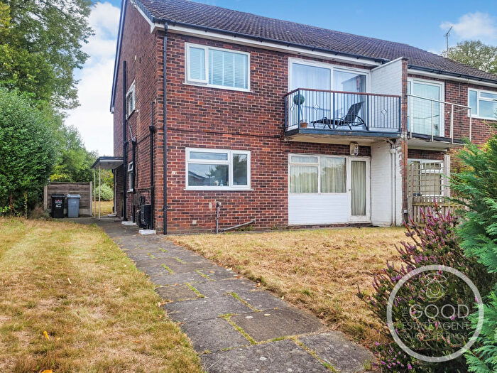 2 Bedroom Flat For Sale In Redesmere Drive, Alderley Edge, SK9