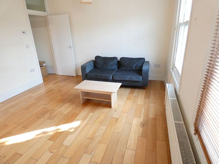 1 Bedroom Flat To Rent In Hewlett Road, Bow, E3