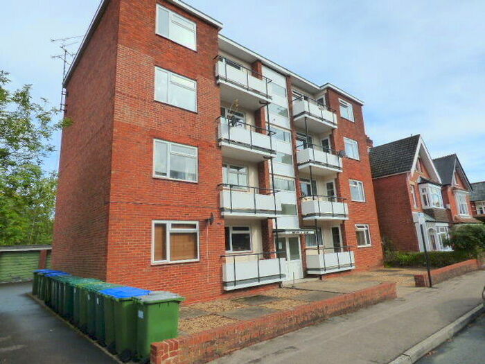 2 Bedroom Apartment To Rent In Highfield, SO17