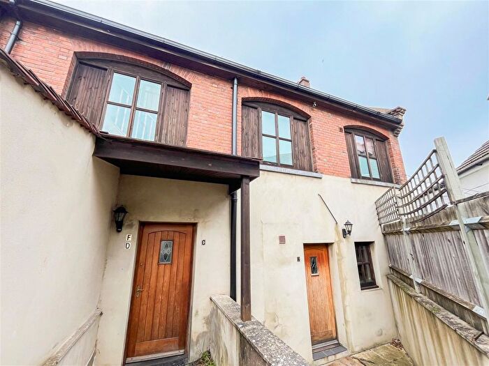 2 Bedroom Flat To Rent In Tower Road West, St. Leonards, TN38