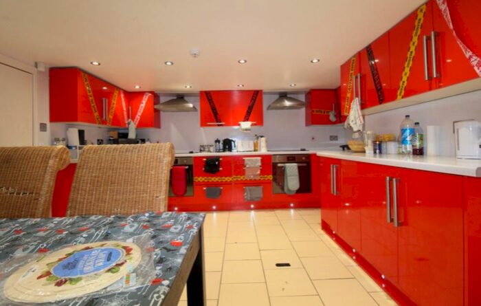 10 Bedroom House To Rent In Kirkstall Lane, Leeds, West Yorkshire, LS6