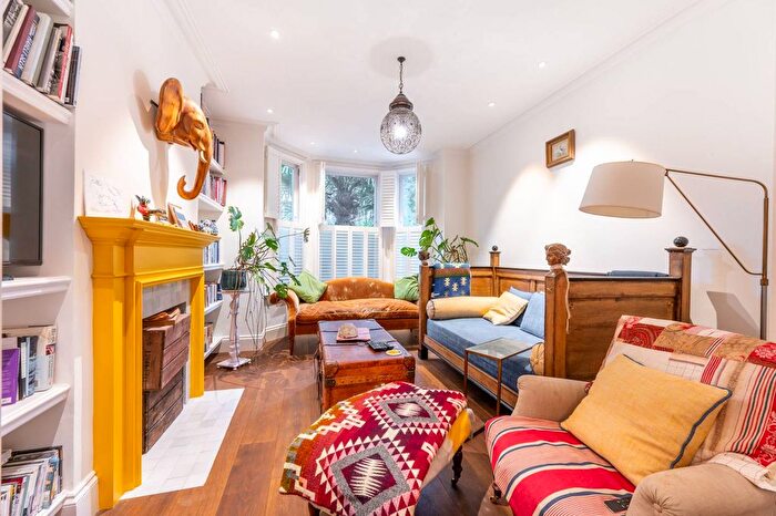 4 Bedroom Property For Sale In Oxford Gardens, North Kensington, London, W10