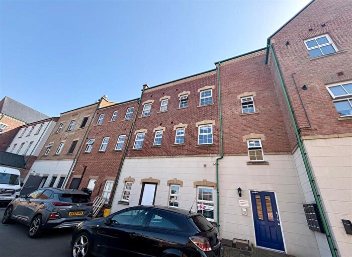 2 Bedroom Apartment For Sale In Staldon Court, Wichestowe, Swindon, SN1