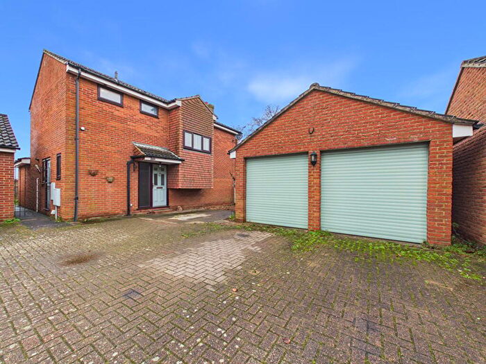 4 Bedroom Detached House For Sale In Mountbatten Drive, Biggleswade, SG18