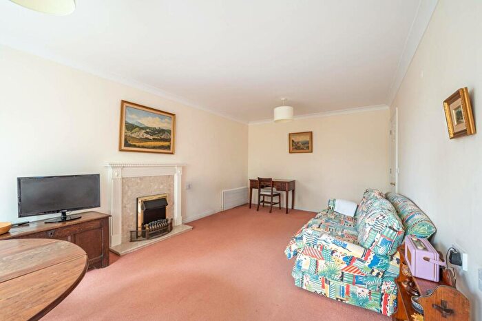 1 Bedroom Flat For Sale In Langstone Way, Mill Hill East, London, NW7