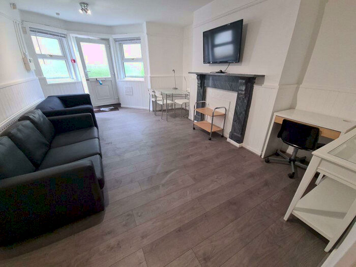 3 Bedroom House To Rent In Regent Park Terrace, Leeds, LS6