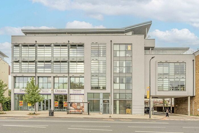 1 Bedroom Flat To Rent In Clapham Road, London, SW9