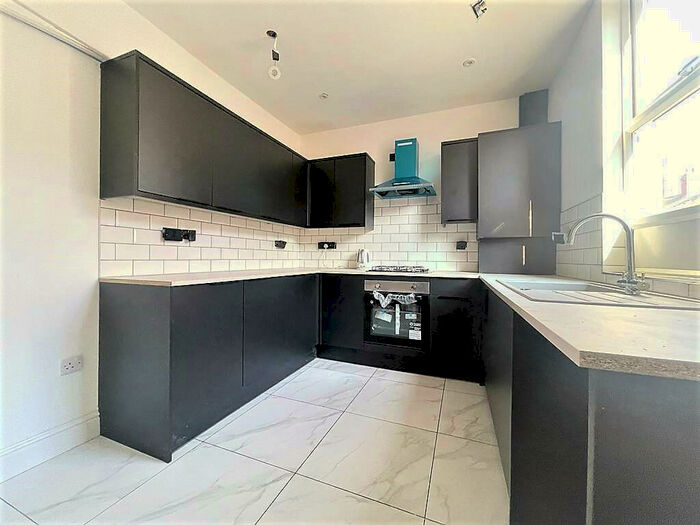 4 Bedroom Terraced House To Rent In Hartley Grove, Leeds, LS6