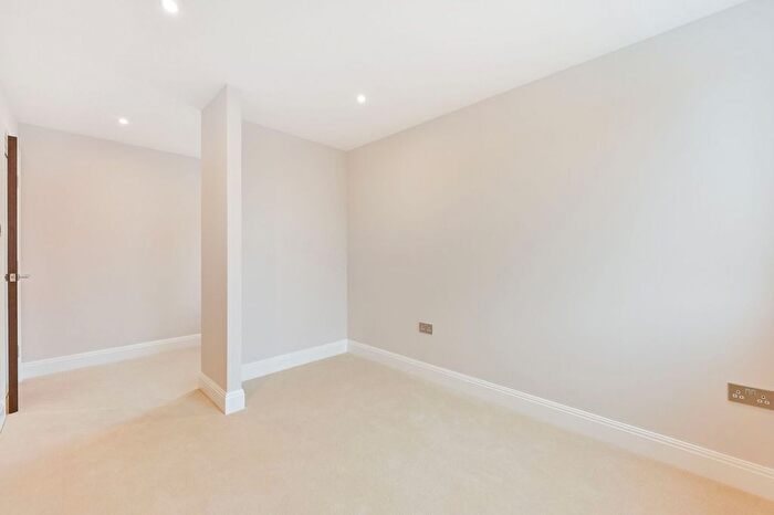 1 Bedroom Flat For Sale In Merton Road, South Wimbledon, London, SW19