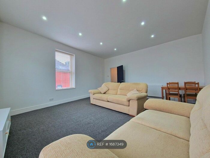 2 Bedroom Flat To Rent In Crwys Road, Cardiff, CF24