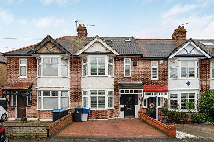 4 Bedroom House For Sale In Chestnut Avenue, Buckhurst Hill, IG9