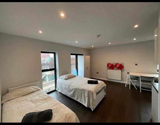 Studio To Rent In Hassop Road, London, NW2