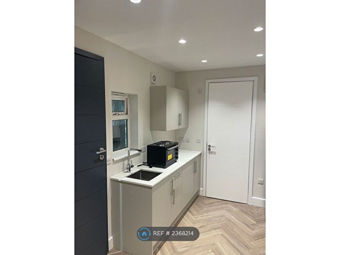 1 Bedroom Flat To Rent In Shirehall Lane, London, NW4