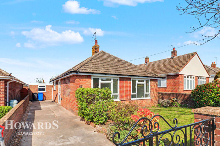 2 Bedroom Detached Bungalow For Sale In Malvern Rise, Lowestoft, NR32