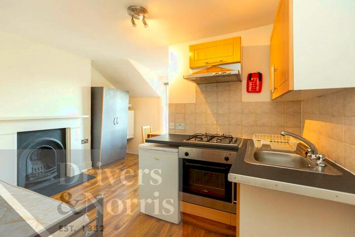 Apartment To Rent In Holloway Road, Archway, London, N19