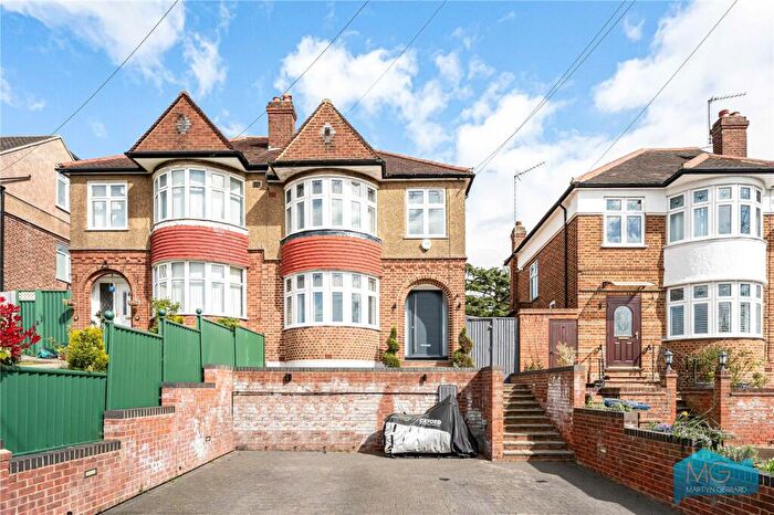 3 Bedroom Semi Detached House For Sale In Brookside South, East Barnet, Barnet, EN4