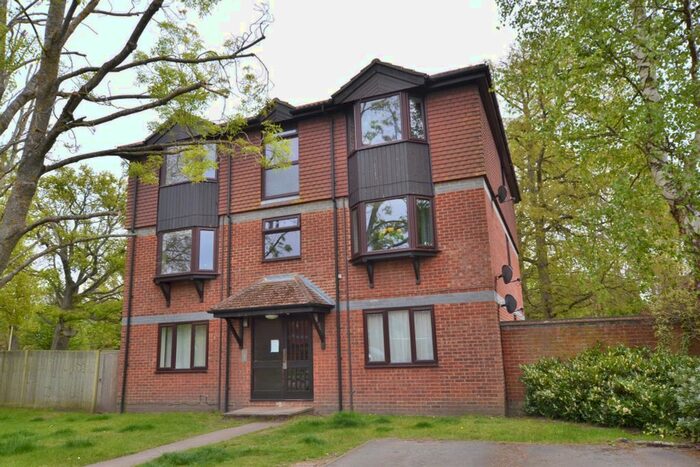 1 Bedroom Flat To Rent In Cherberry Close, Fleet, GU51